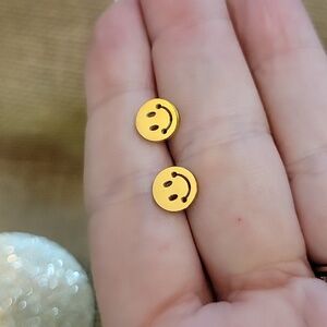 SMILEY FACE STUD EARRINGS